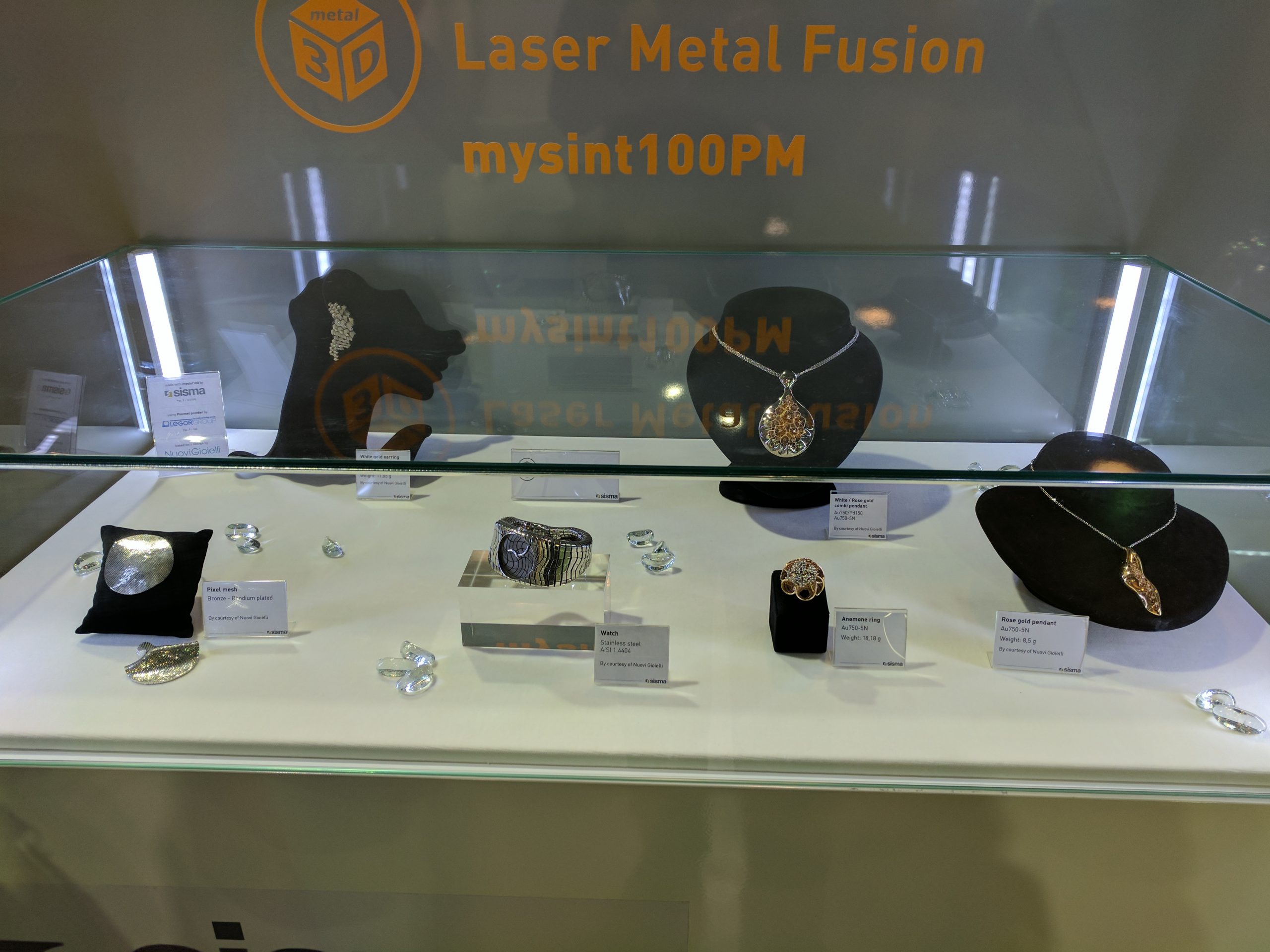 SISMA-MySint-Laser-Sintering-samples-at-SISMA-booth-at-Vicenza-Oro-2017-